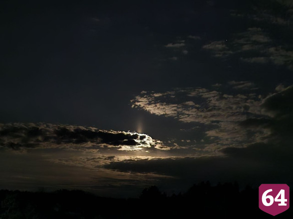 Жители Саратовской области наблюдали лунный световой столб